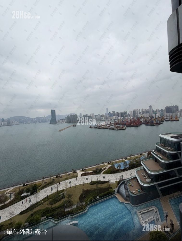 Victoria Voyage Rental 2 Bedrooms , 2 Bathrooms 579 ft²