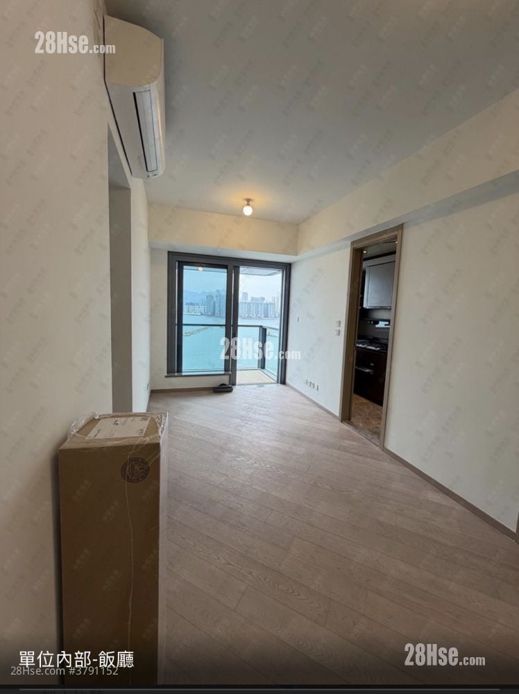 Victoria Voyage Rental 2 Bedrooms , 2 Bathrooms 579 ft²