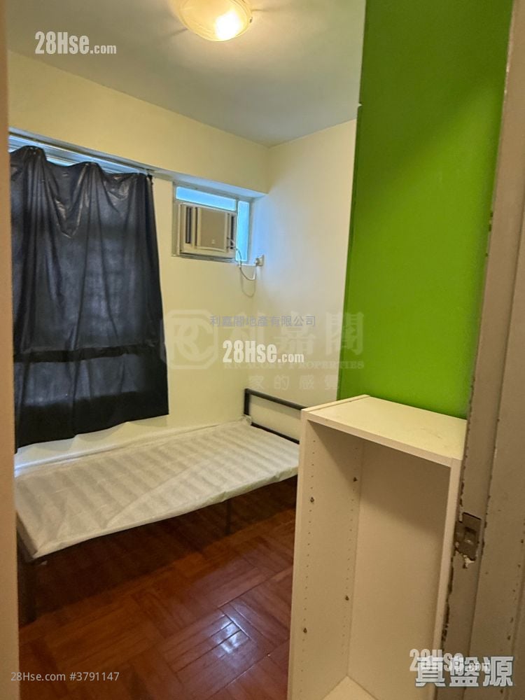 Kornhill Garden Sell 2 Bedrooms , 1 Bathroom 484 ft²