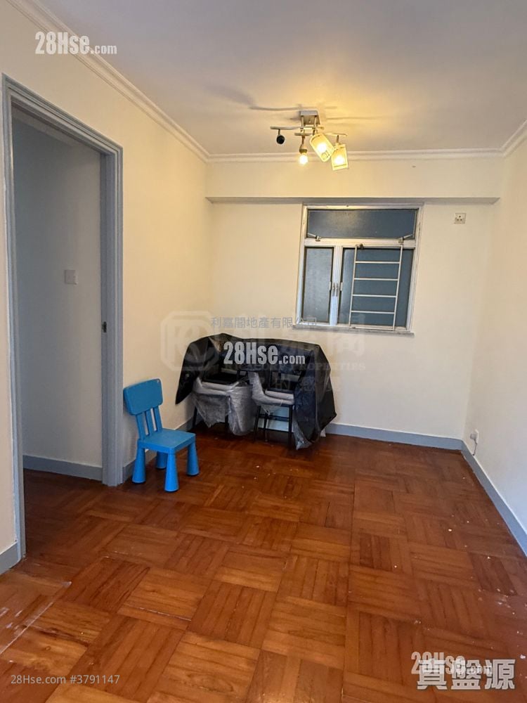 Kornhill Garden Sell 2 Bedrooms , 1 Bathroom 484 ft²