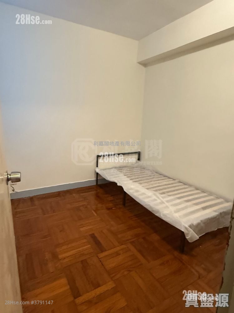 Kornhill Garden Sell 2 Bedrooms , 1 Bathroom 484 ft²