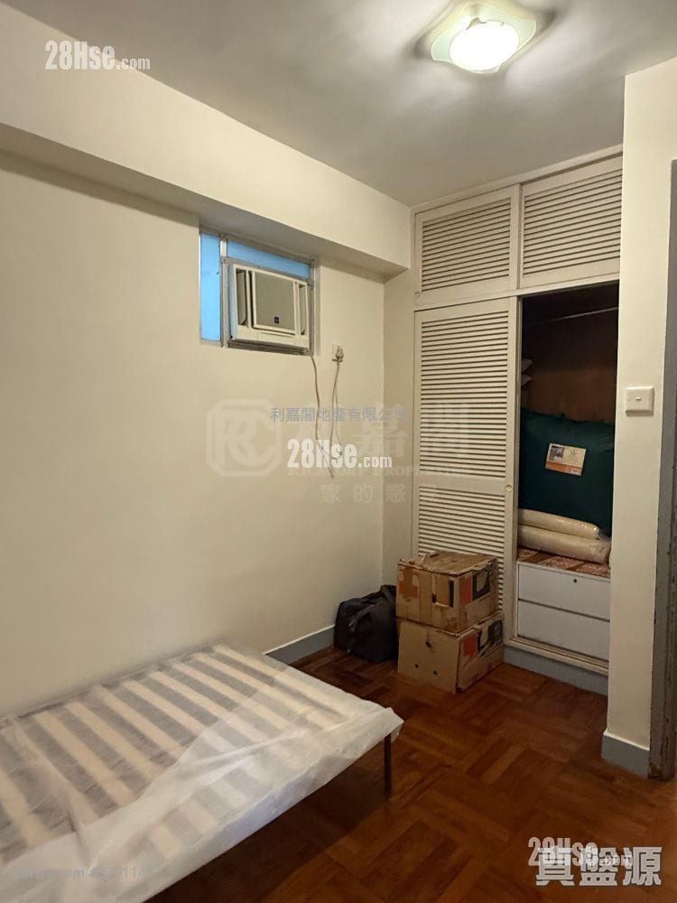 Kornhill Garden Sell 2 Bedrooms , 1 Bathroom 484 ft²