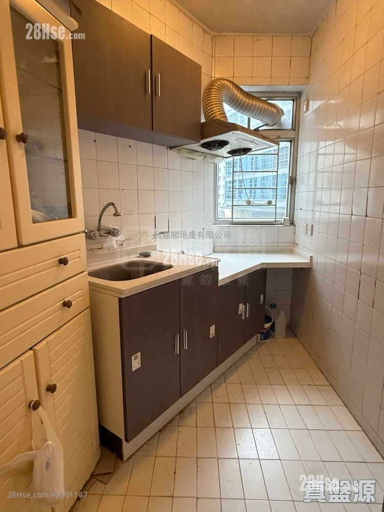 Kornhill Garden Sell 2 Bedrooms , 1 Bathroom 484 ft²