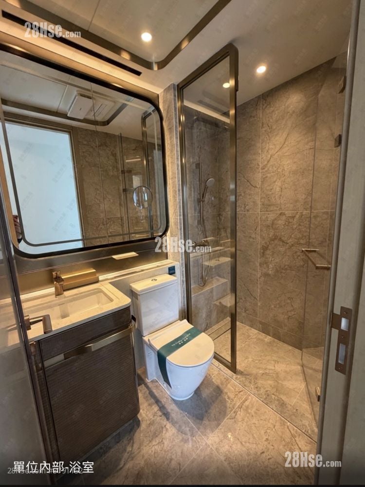 Victoria Voyage Rental 2 Bedrooms , 2 Bathrooms 579 ft²