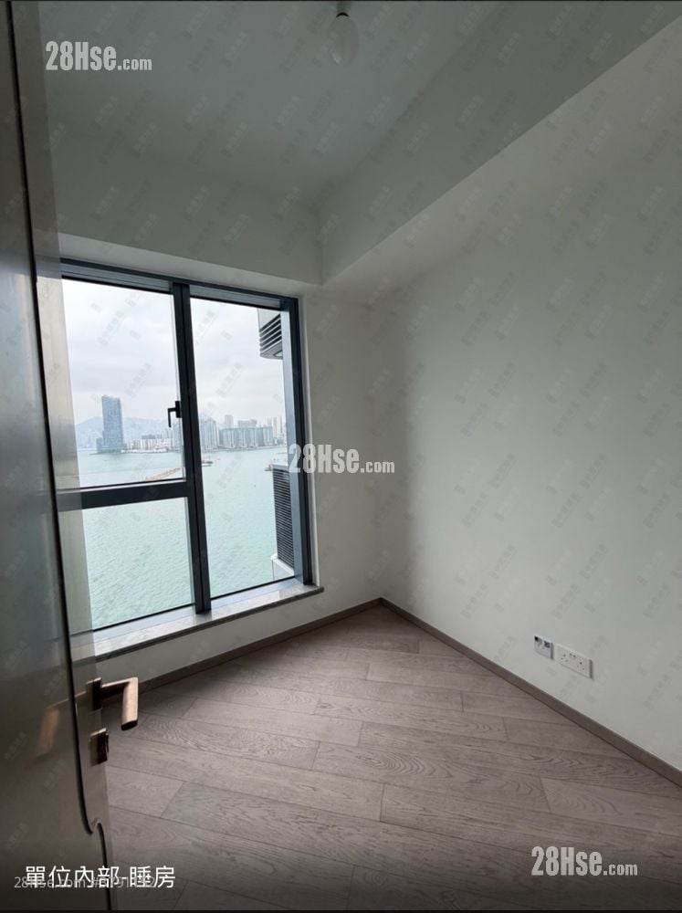 Victoria Voyage Rental 2 Bedrooms , 2 Bathrooms 579 ft²