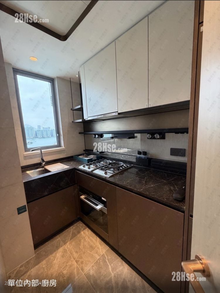 Victoria Voyage Rental 2 Bedrooms , 2 Bathrooms 579 ft²