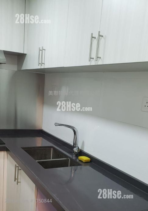 Chi Fu Fa Yuen Sell 2 Bedrooms , 1 Bathroom 439 ft²