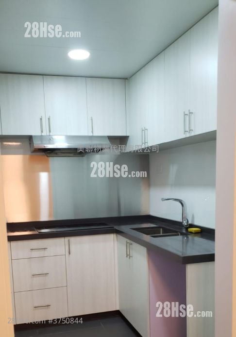 Chi Fu Fa Yuen Sell 2 Bedrooms , 1 Bathroom 439 ft²