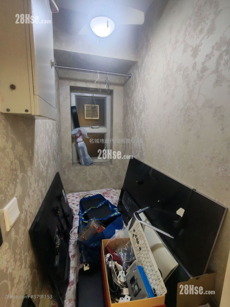 名城 售盘 4 房 , 2 浴室 958 平方尺