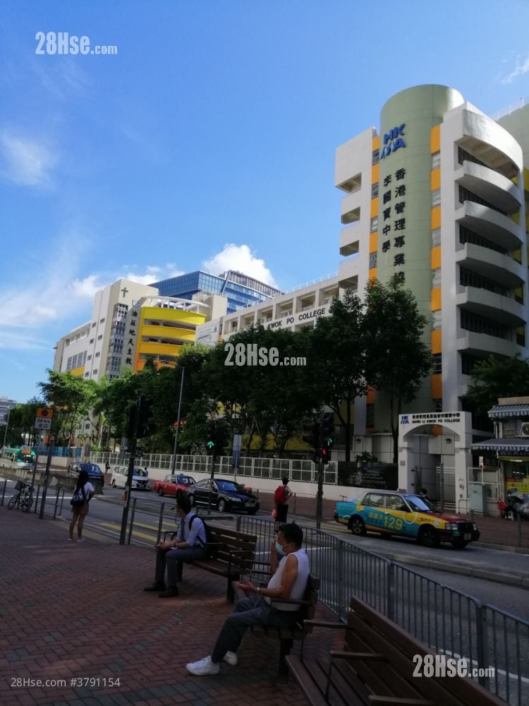 Charming Garden Rental 108 ft²