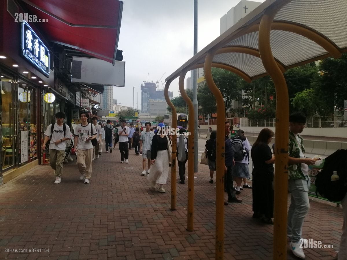 Charming Garden Rental 108 ft²