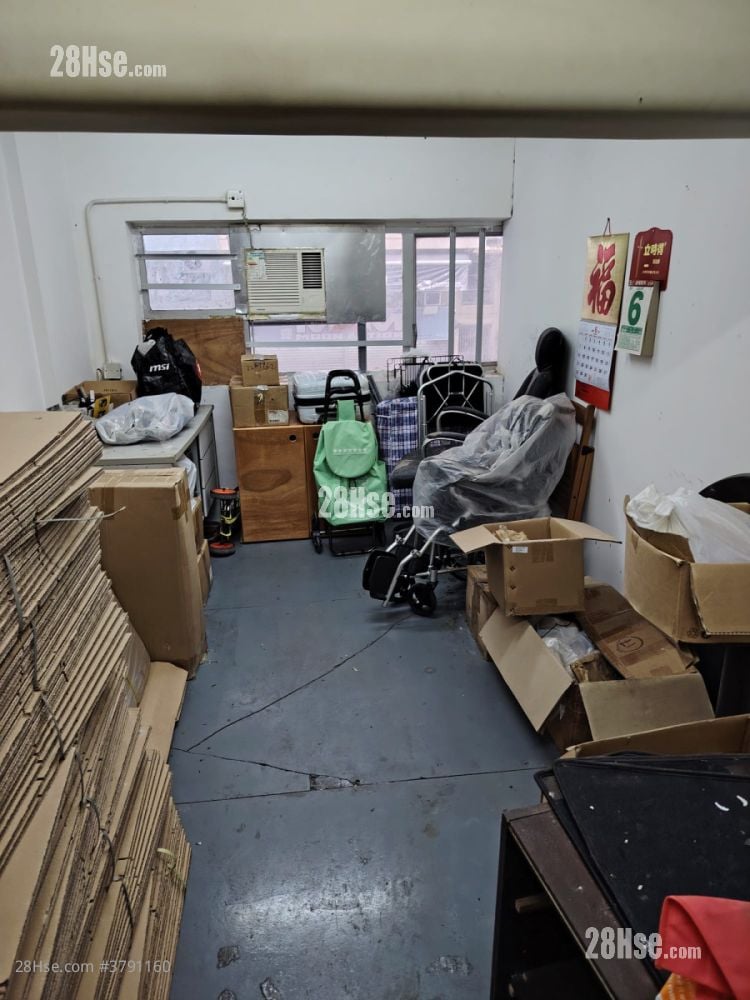 Shops Rental 330 ft²