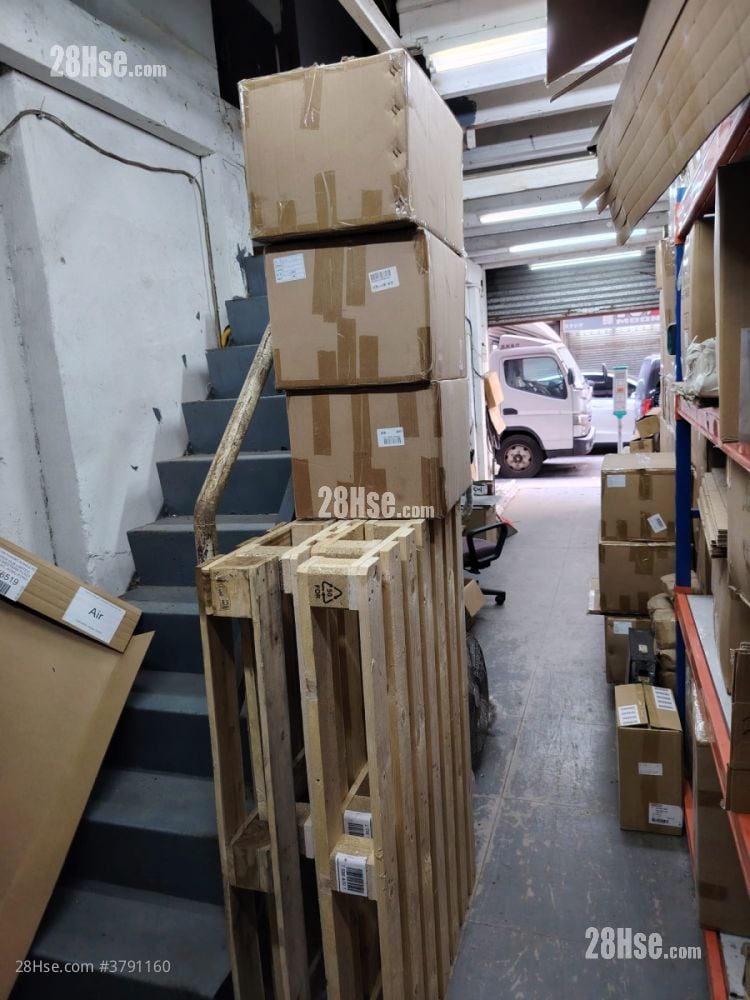 Shops Rental 330 ft²