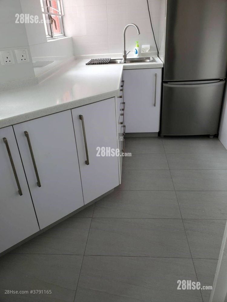 King Tin Court Sell 2 Bedrooms , 1 Bathroom 467 ft²