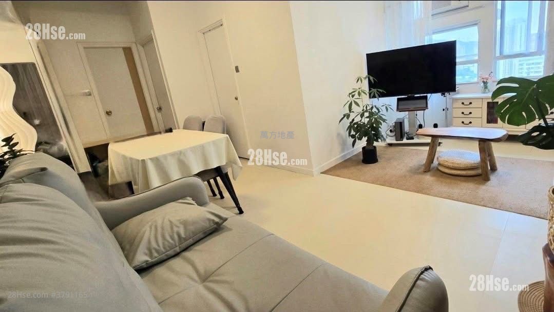 King Tin Court Sell 2 Bedrooms , 1 Bathroom 467 ft²