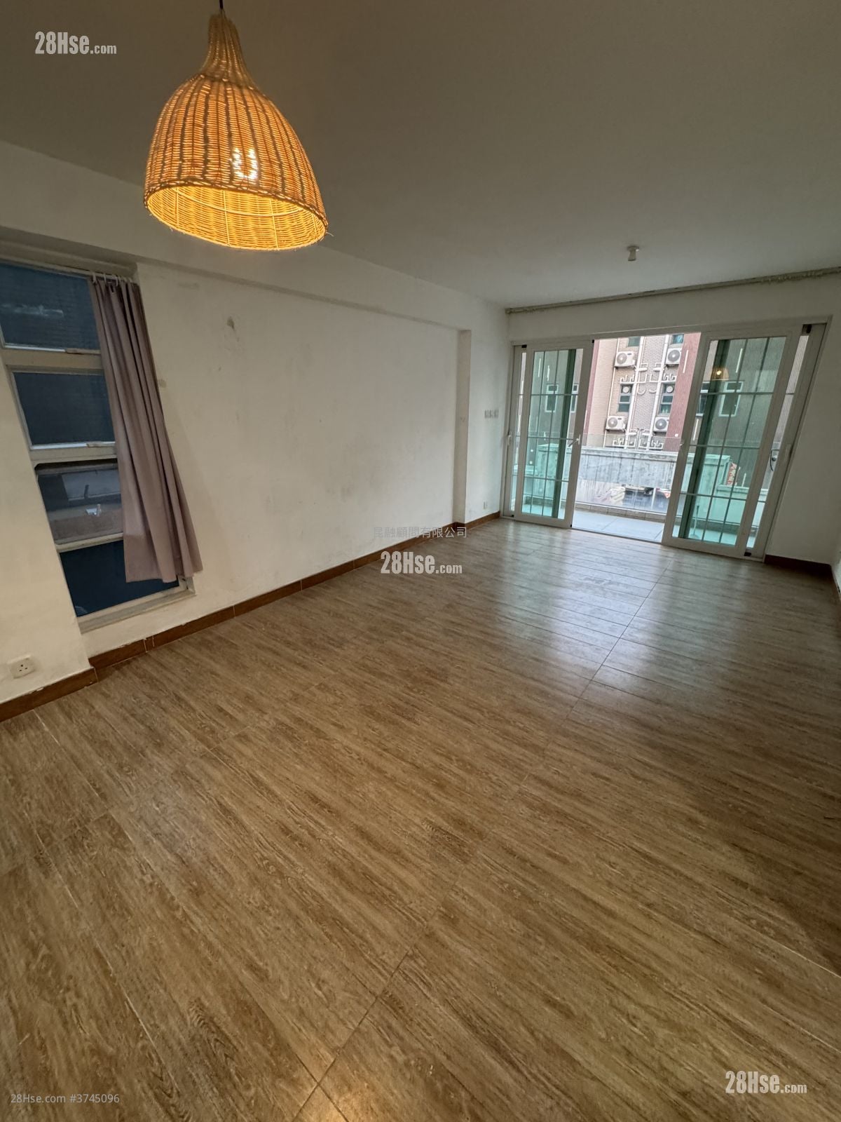 村屋 租盘 2 房 , 2 浴室