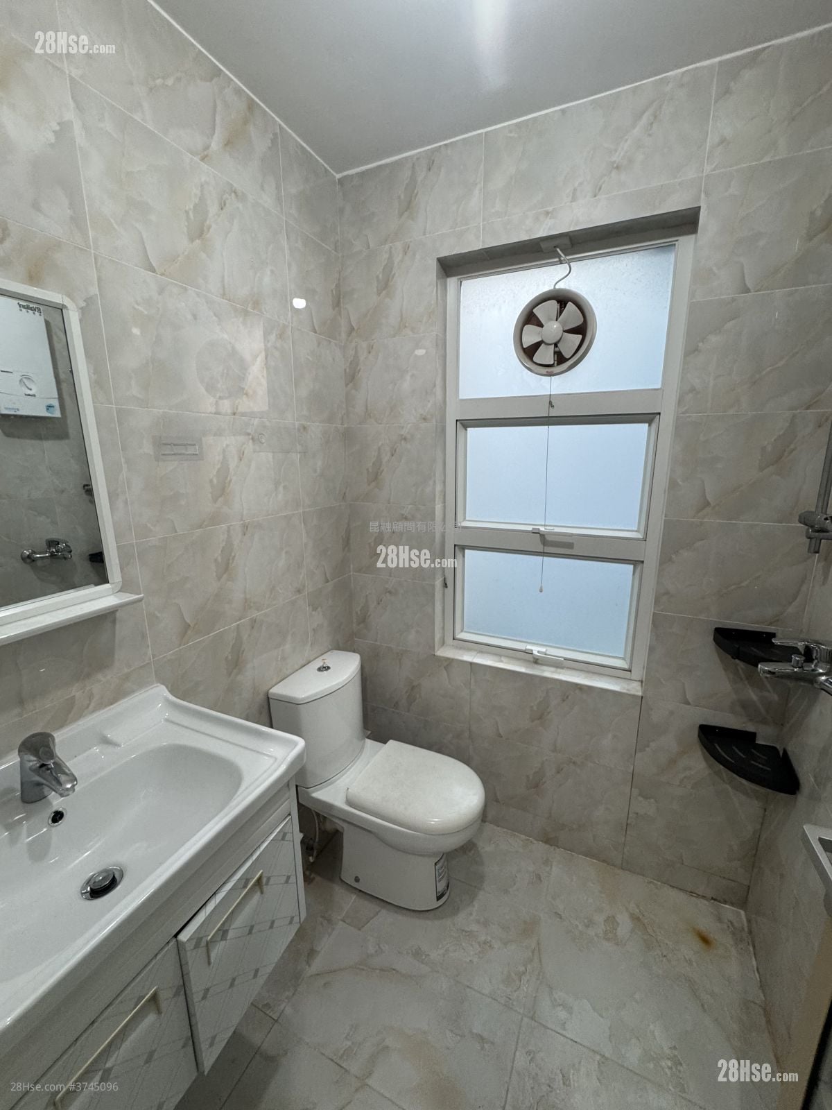 村屋 租盘 2 房 , 2 浴室