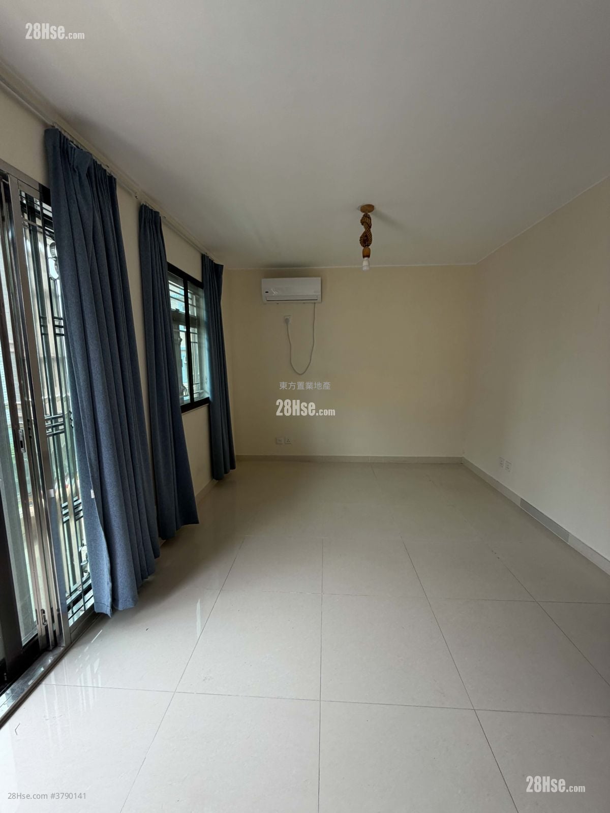 Village Rental 4 Bedrooms , 3 Bathrooms 1,400 ft²