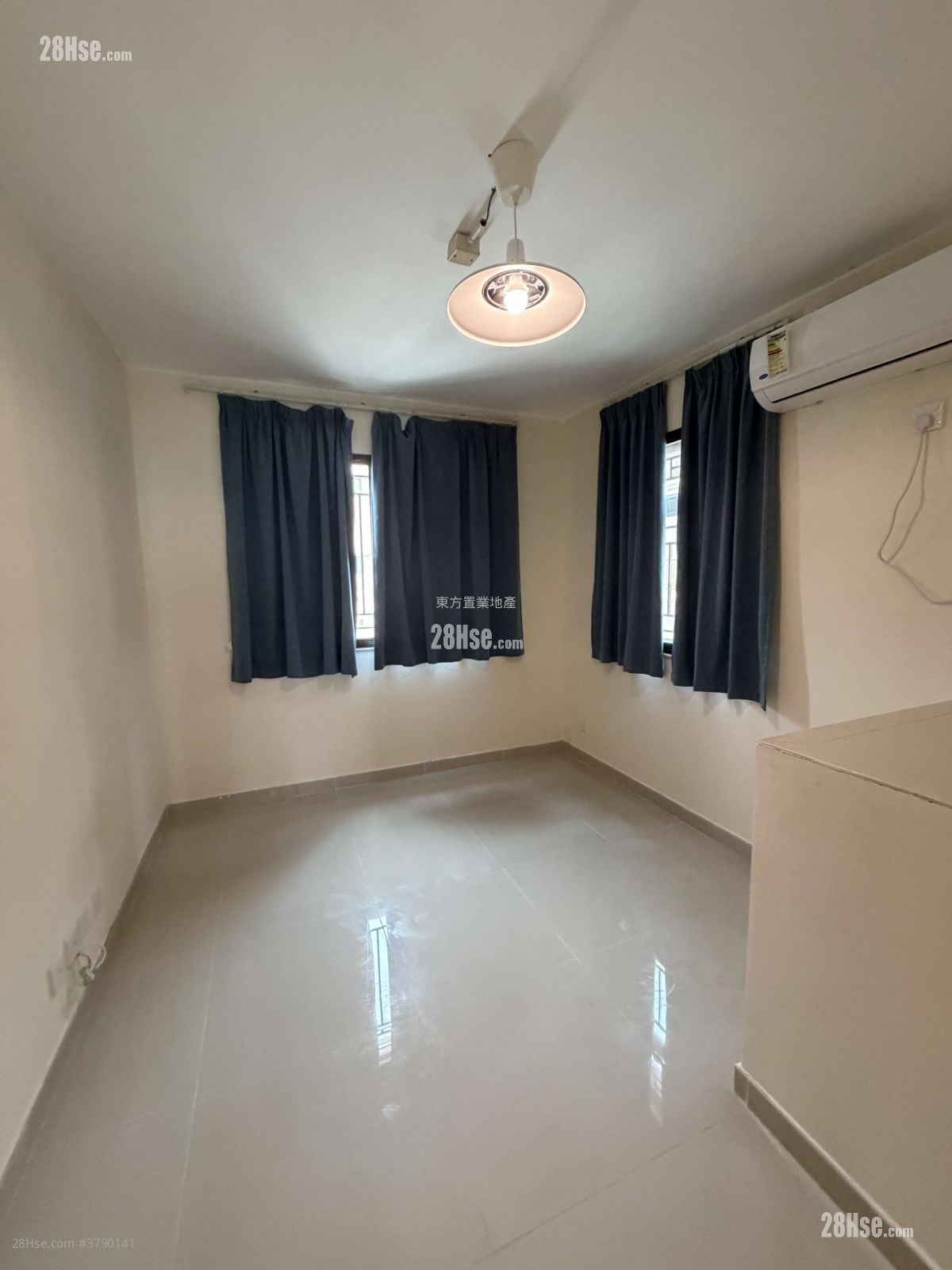 Village Rental 4 Bedrooms , 3 Bathrooms 1,400 ft²