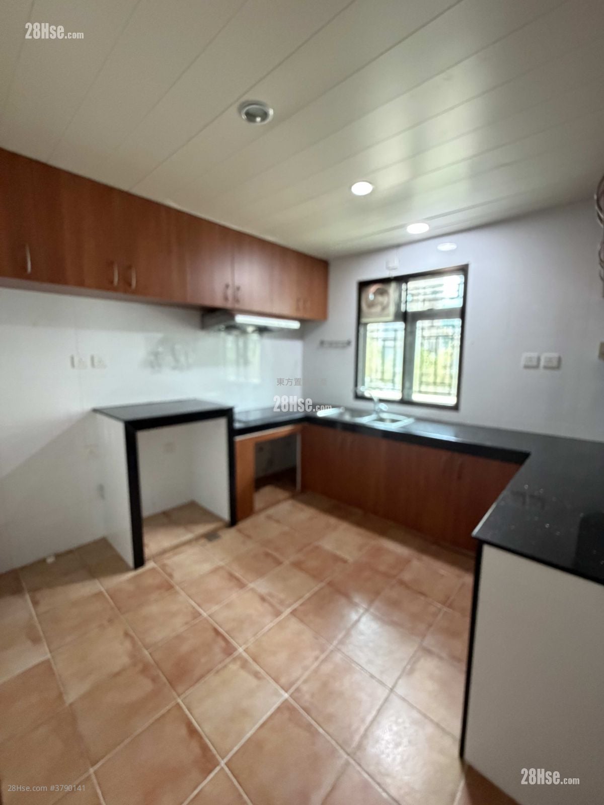 Village Rental 4 Bedrooms , 3 Bathrooms 1,400 ft²