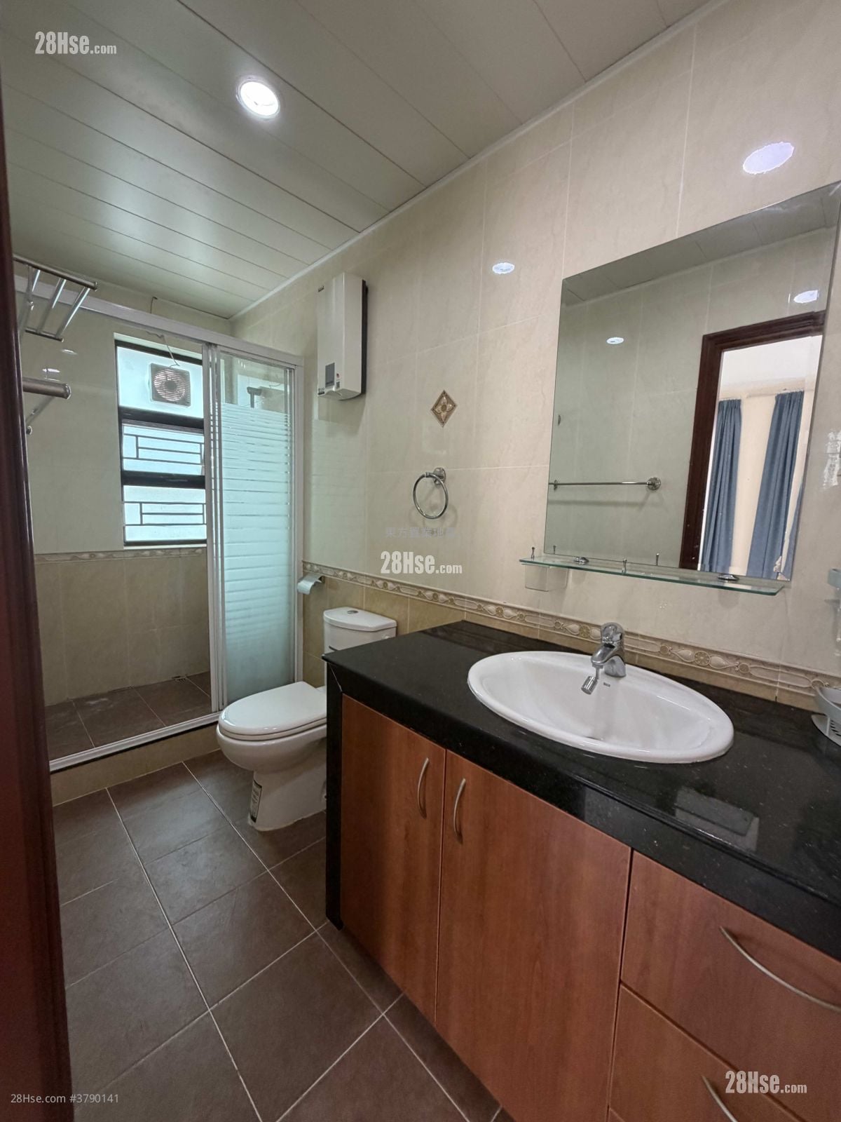 Village Rental 4 Bedrooms , 3 Bathrooms 1,400 ft²