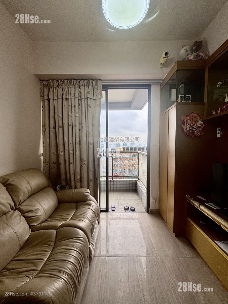 Cite 33 Sell 3 Bedrooms , 2 Bathrooms 677 ft²