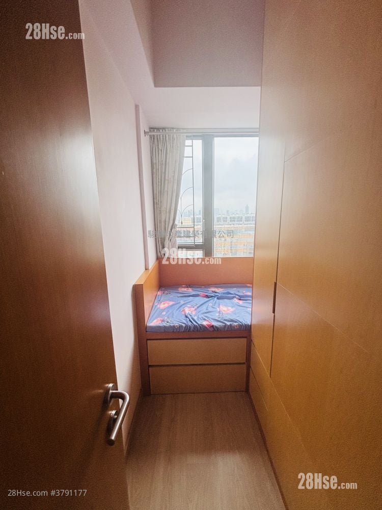 Cite 33 Sell 3 Bedrooms , 2 Bathrooms 677 ft²