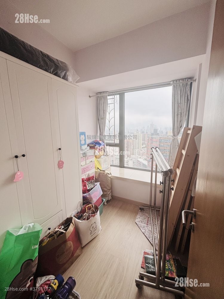 Cite 33 Sell 3 Bedrooms , 2 Bathrooms 677 ft²