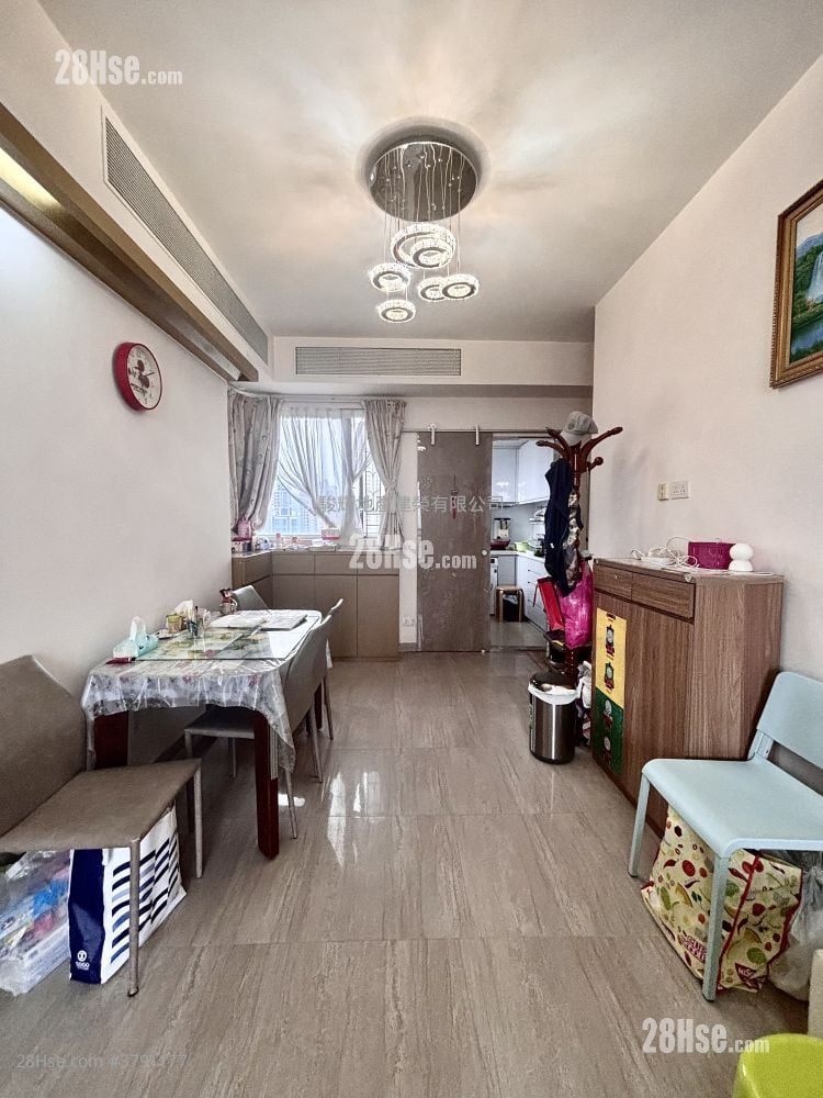 Cite 33 Sell 3 Bedrooms , 2 Bathrooms 677 ft²