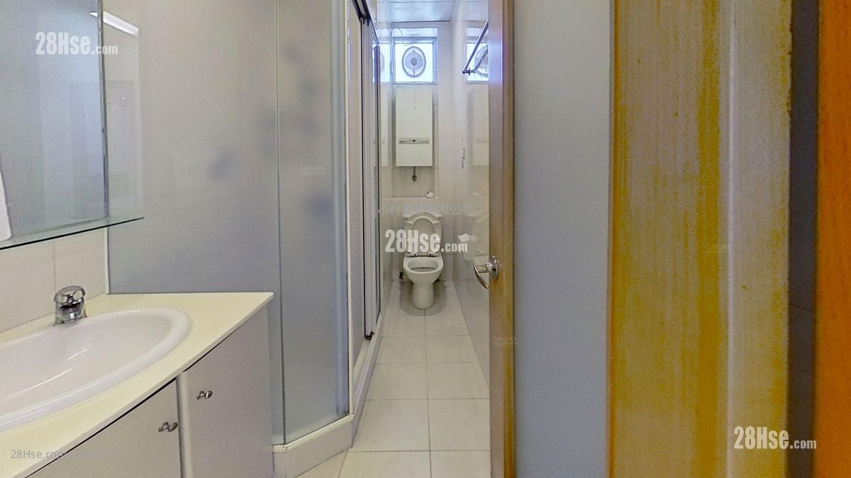 bathroom: Welsby Court Rental 1 Bedroom , 1 Bathroom 521 ft²