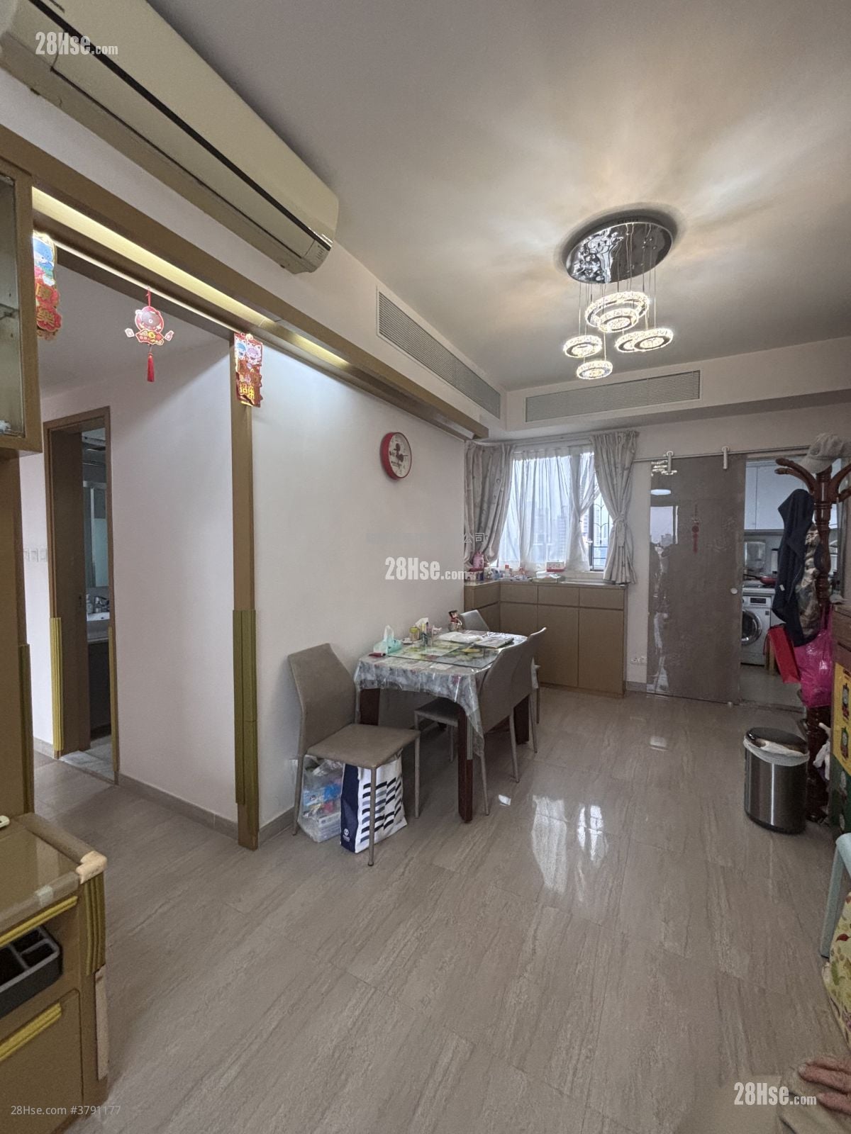 Cite 33 Sell 3 Bedrooms , 2 Bathrooms 677 ft²