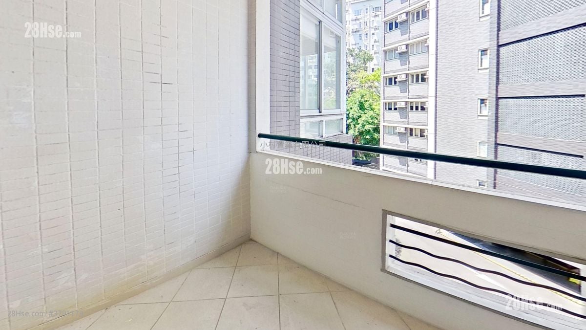 balcony: Welsby Court Rental 1 Bedroom , 1 Bathroom 521 ft²