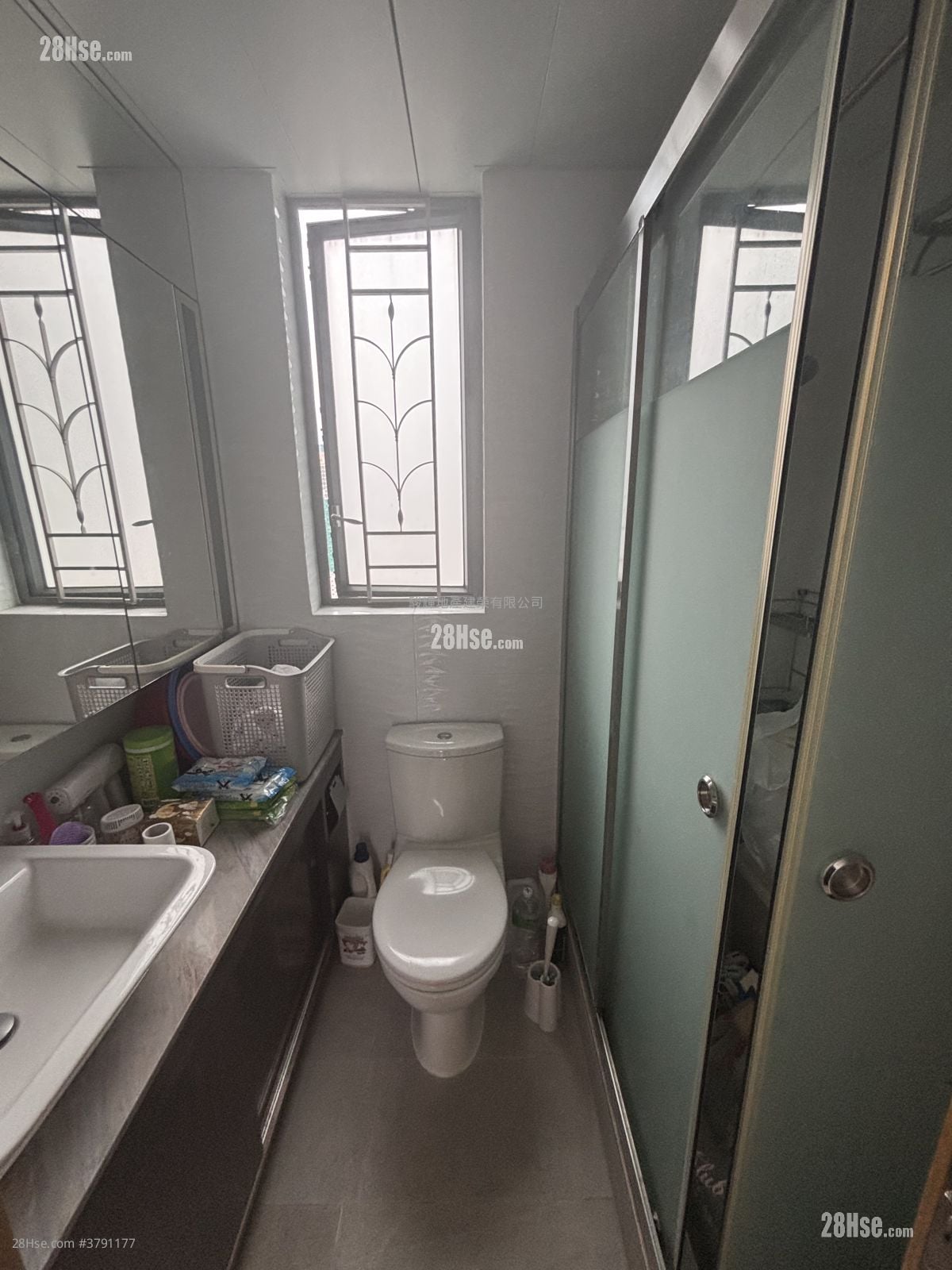 Cite 33 Sell 3 Bedrooms , 2 Bathrooms 677 ft²