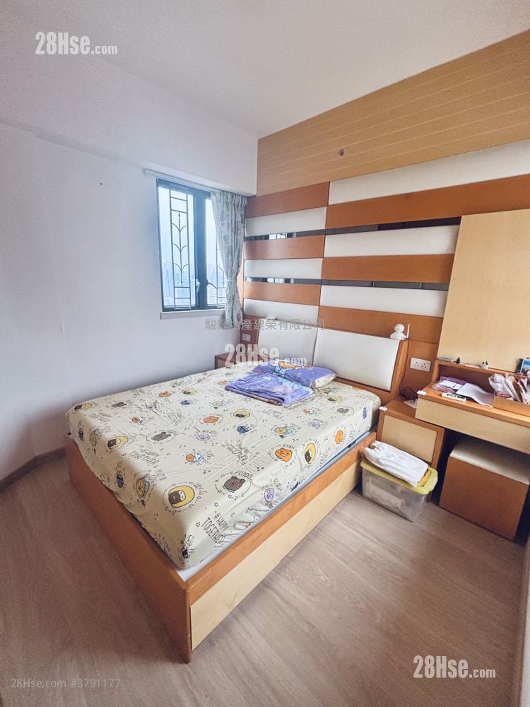 Cite 33 Sell 3 Bedrooms , 2 Bathrooms 677 ft²