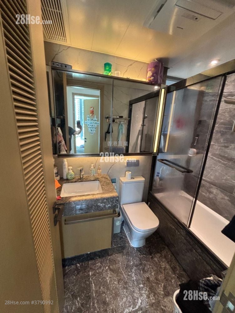 Malibu Sell 2 Bedrooms 592 ft²