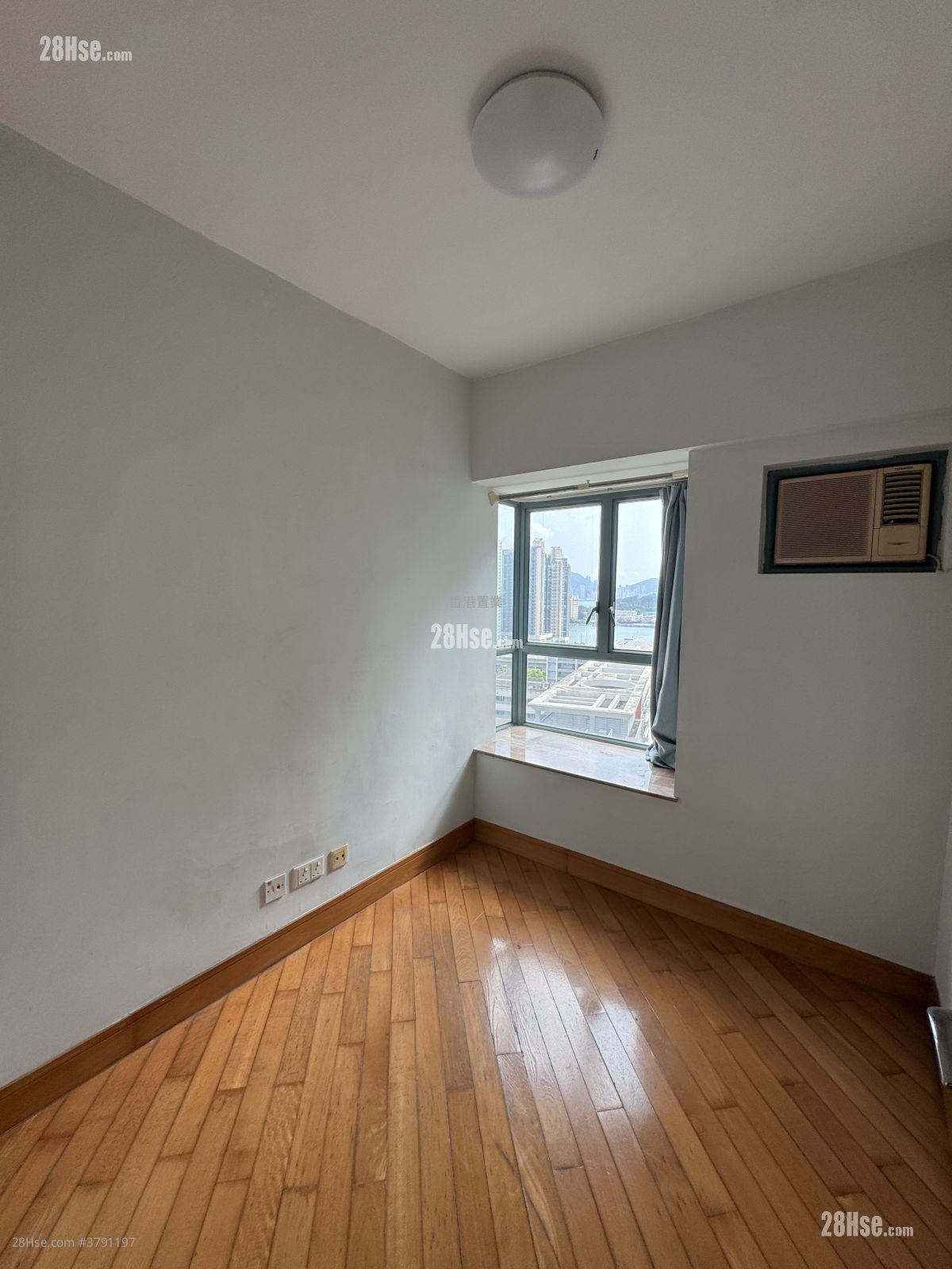 Aquamarine Sell 2 Bedrooms , 1 Bathroom 502 ft²