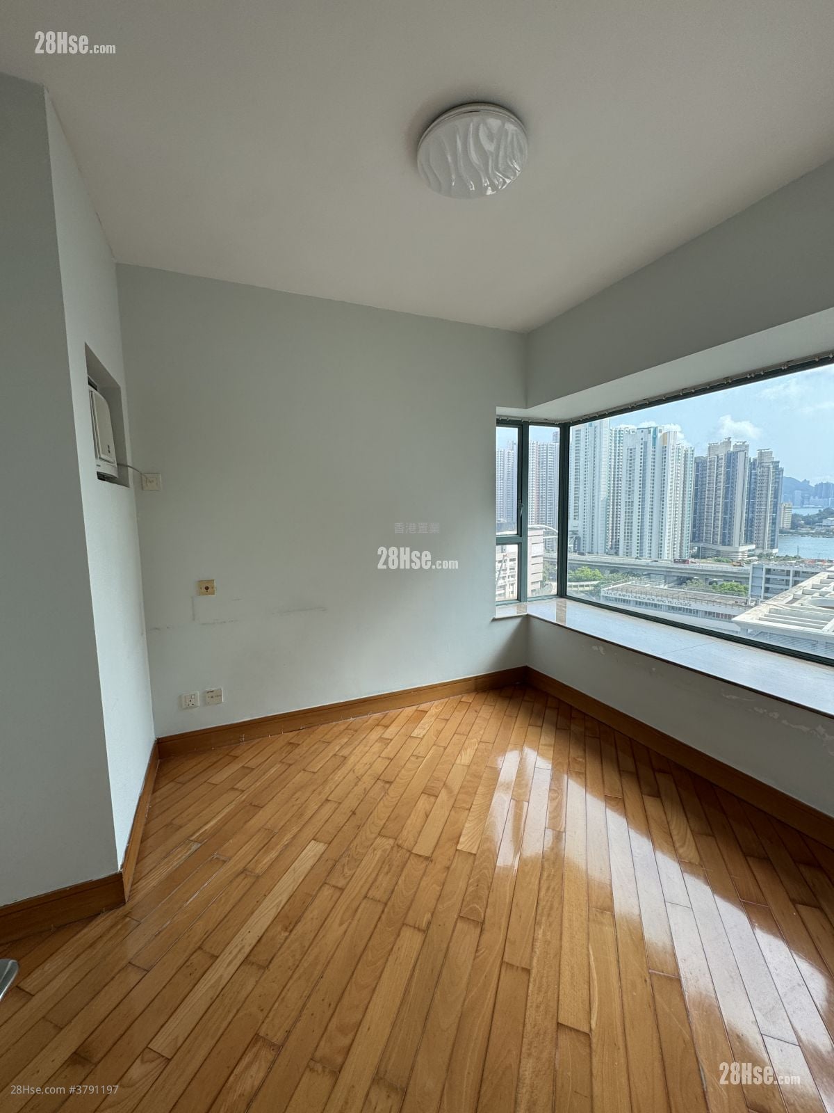 Aquamarine Sell 2 Bedrooms , 1 Bathroom 502 ft²