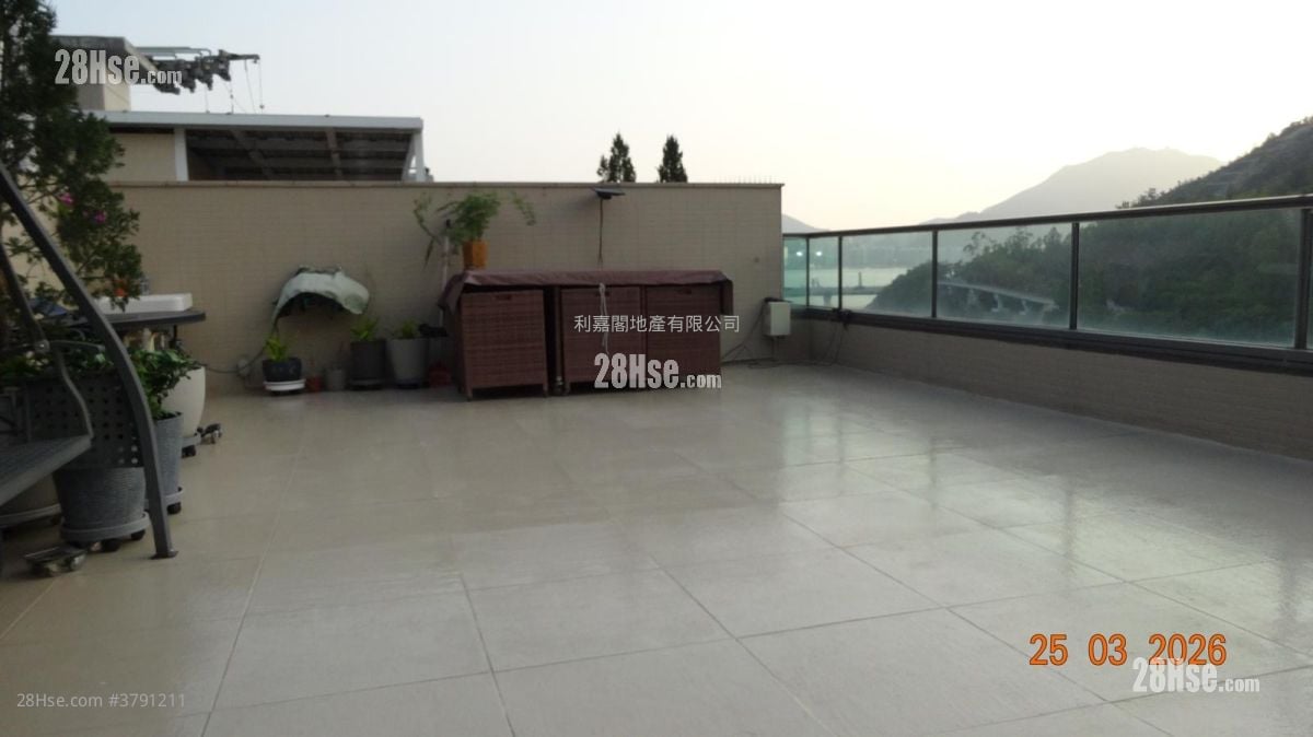 Capri Sell 3 Bedrooms , 3 Bathrooms 829 ft²