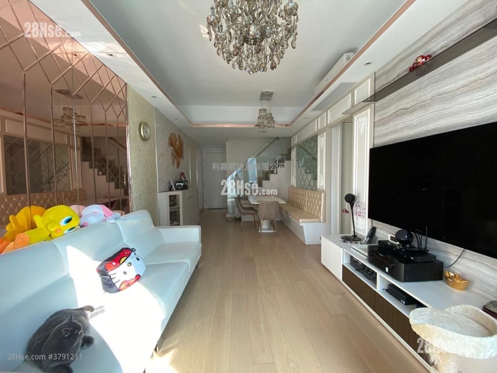 Capri Sell 3 Bedrooms , 3 Bathrooms 829 ft²