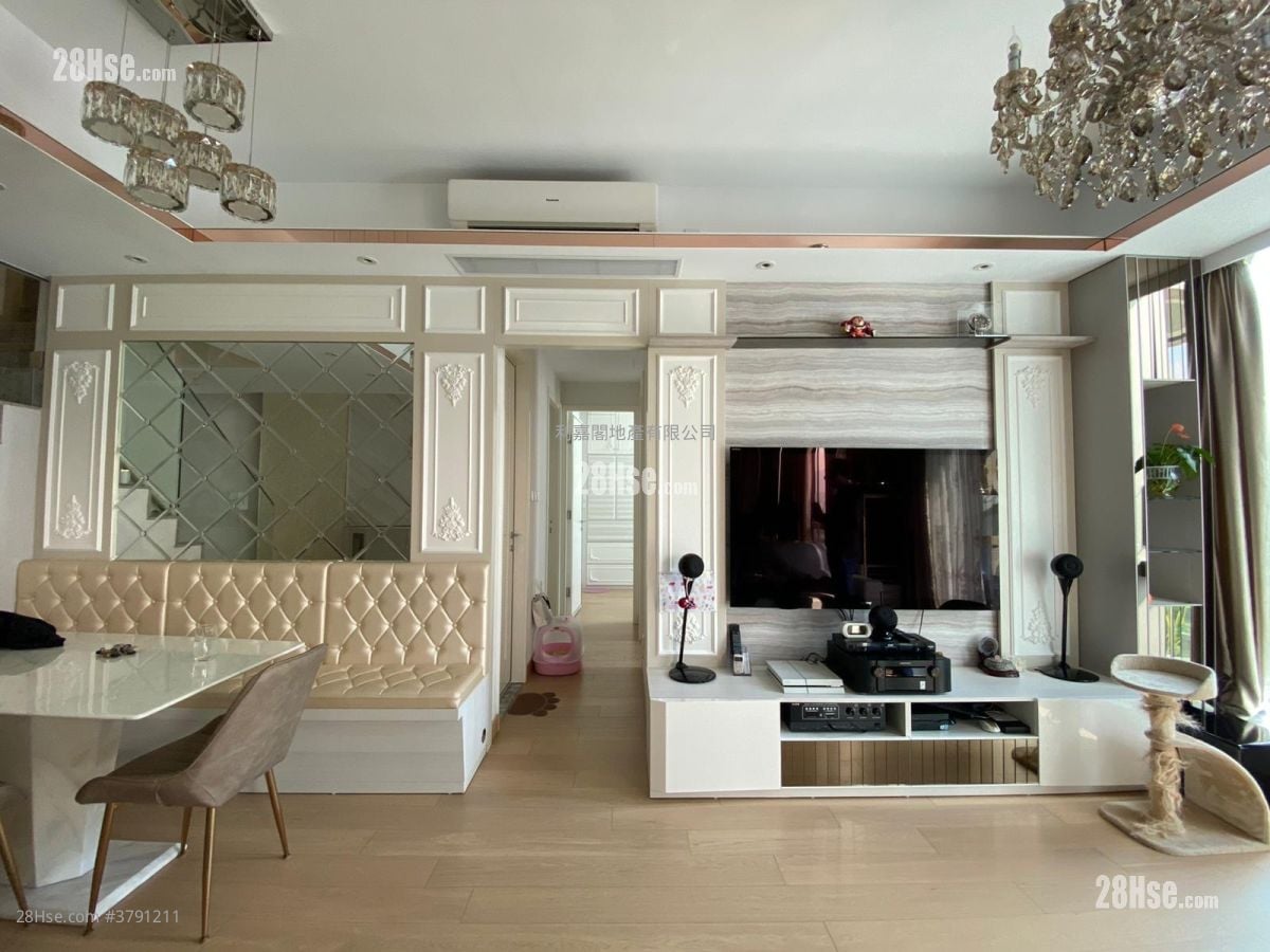 Capri Sell 3 Bedrooms , 3 Bathrooms 829 ft²