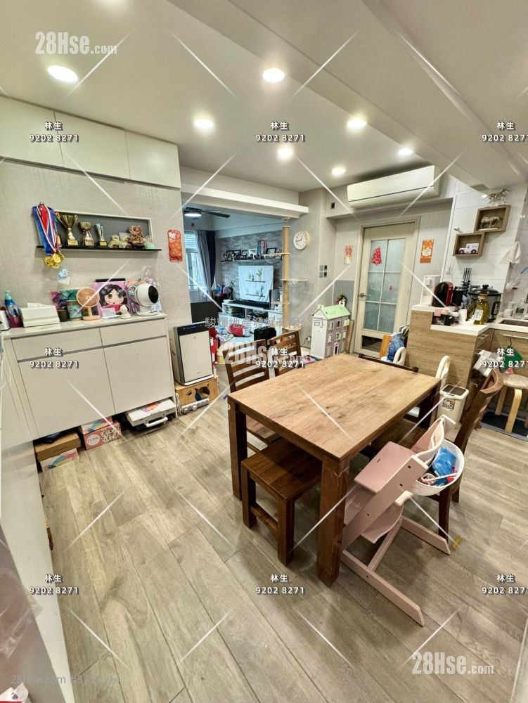 Diamond Building Sell 3 Bedrooms , 2 Bathrooms 836 ft²