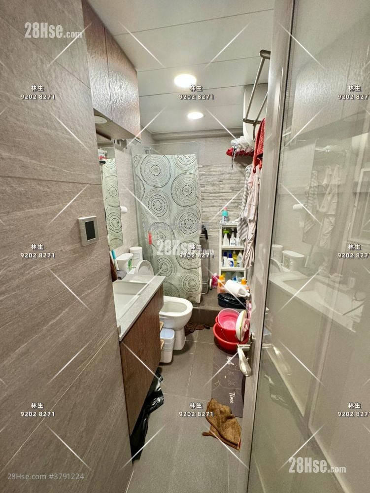 Diamond Building Sell 3 Bedrooms , 2 Bathrooms 836 ft²