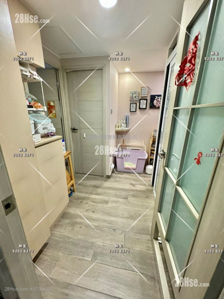 Diamond Building Sell 3 Bedrooms , 2 Bathrooms 836 ft²