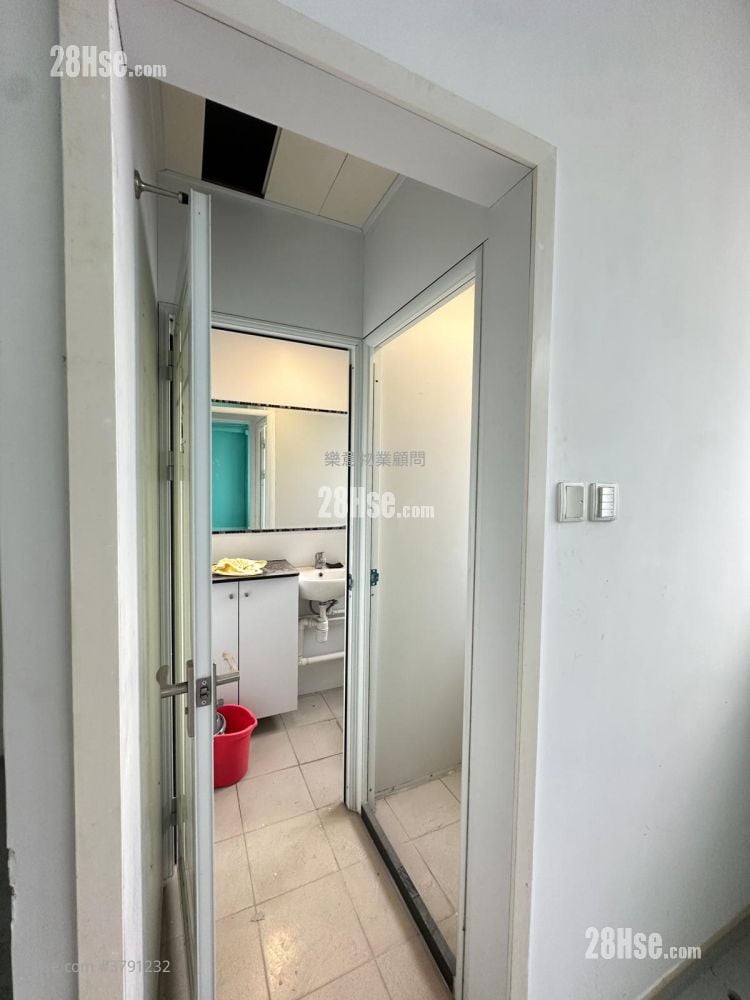 伟昌工业中心 租盘 1,075 平方尺