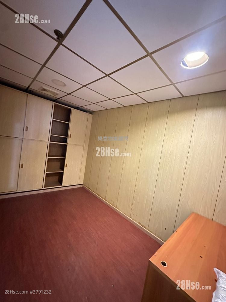 伟昌工业中心 租盘 1,075 平方尺