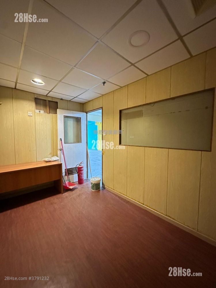 伟昌工业中心 租盘 1,075 平方尺