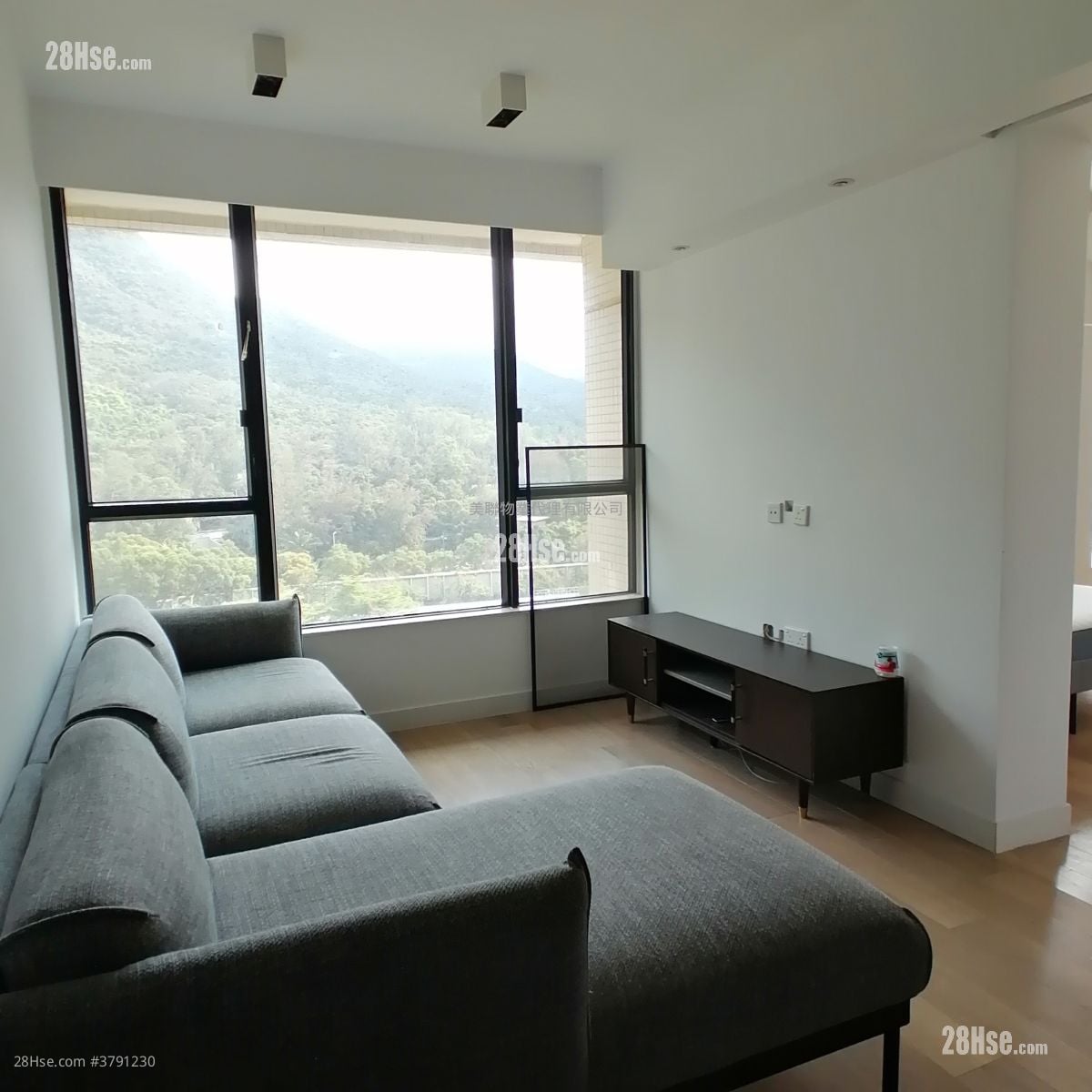 蓝天海岸 售盘 561 平方尺