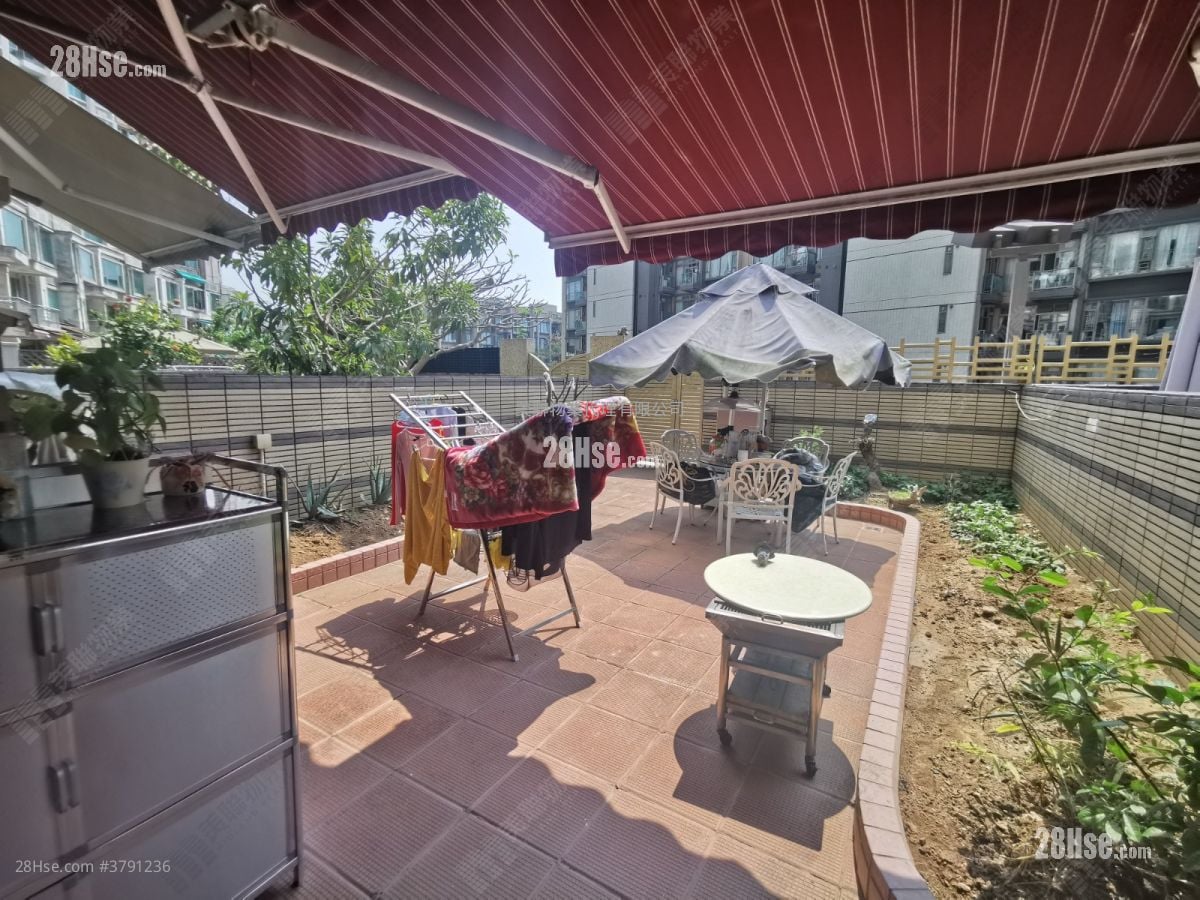 Uptown Sell 4 Bedrooms 1,576 ft²