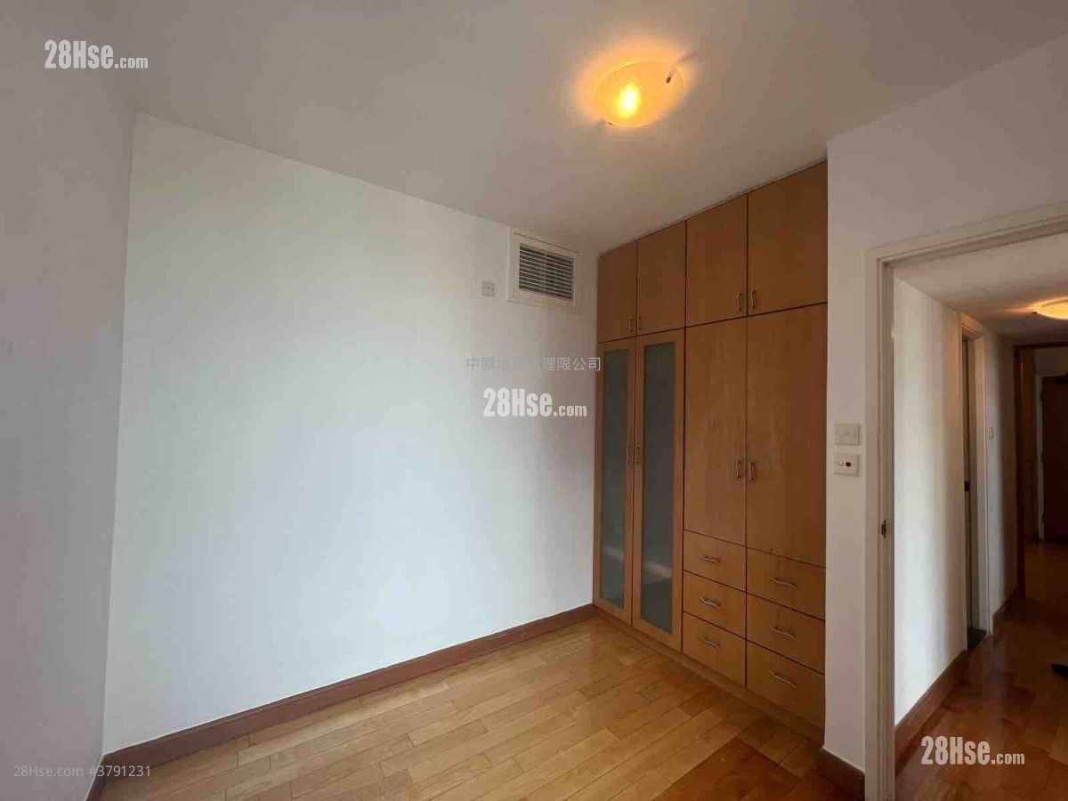 master room: Discovery Park Sell 2 Bedrooms , 1 Bathroom 477 ft²