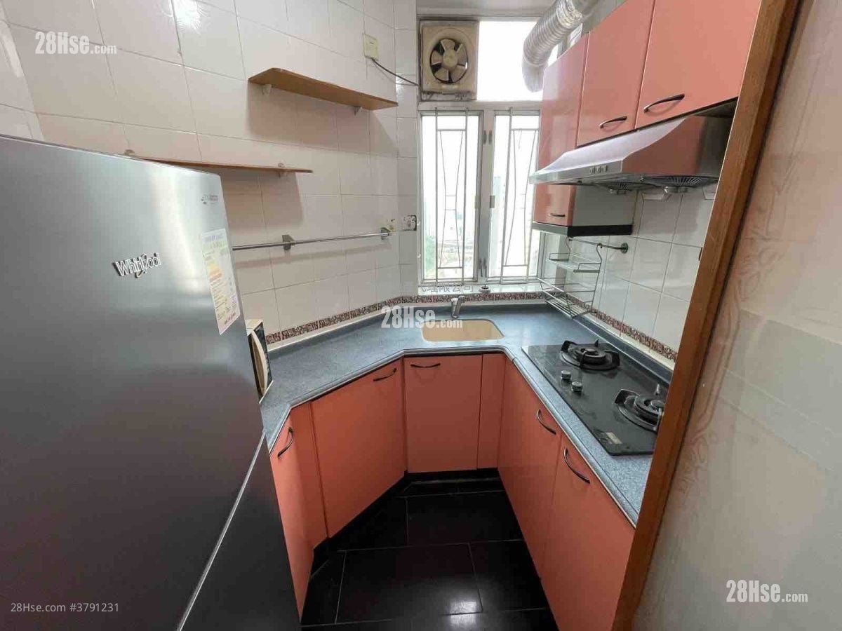 kitchen: Discovery Park Sell 2 Bedrooms , 1 Bathroom 477 ft²